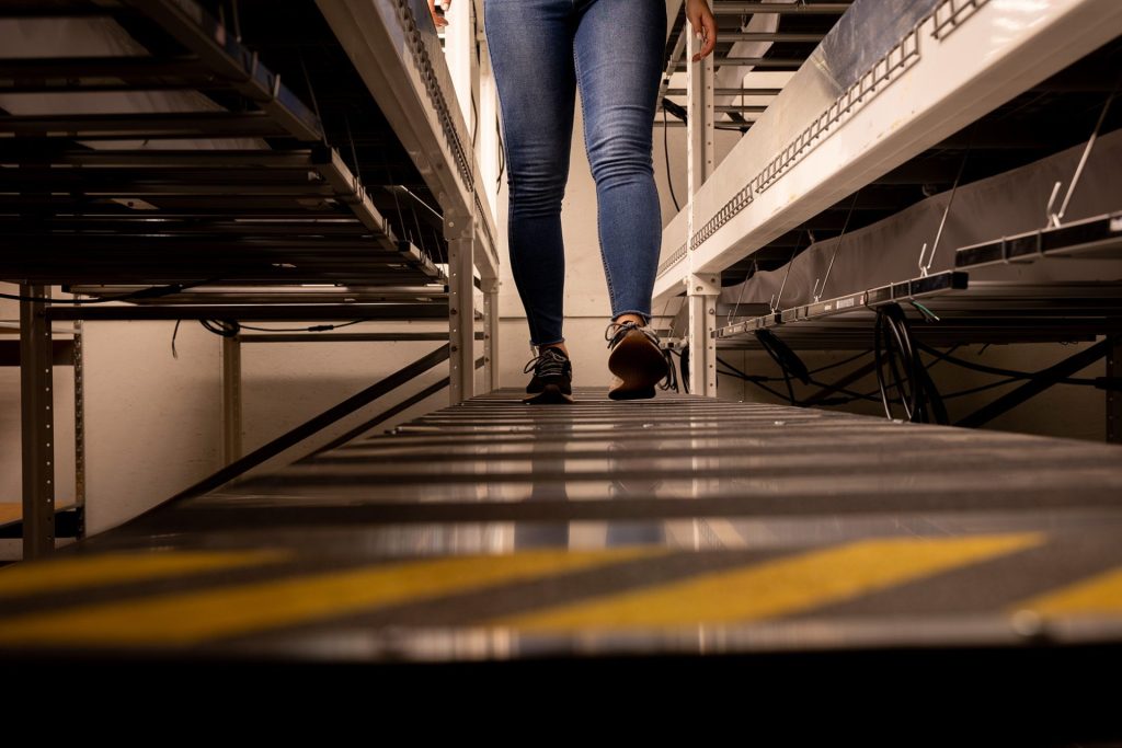 Innovative Catwalk System for vertical archive racks in cannabis cultivation